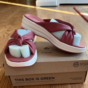 Clarks Cloudstepper Drift Ave slip on wedge sandal Size 7